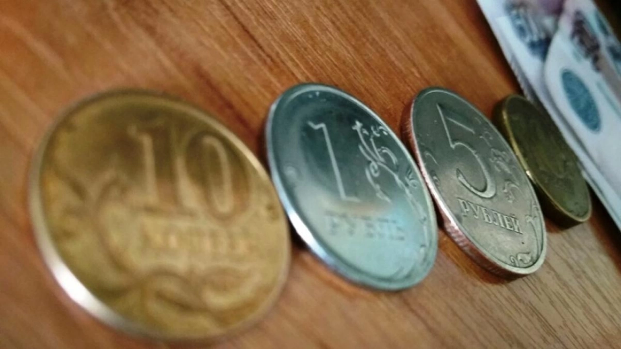 Саратовцев впечатлила подешевевшая до 4000 рублей черешня на рынке