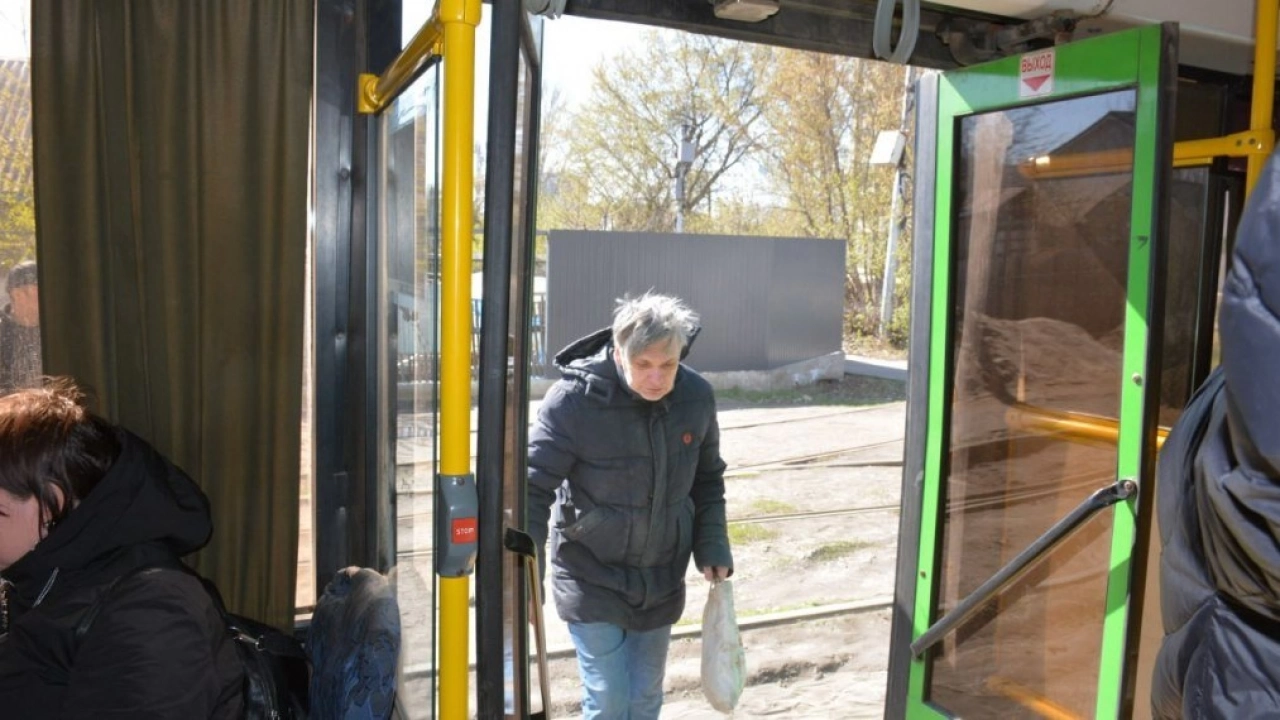 Инцидент в автобусе Саратов-Энгельс: пассажиров удивил новый «сервис»