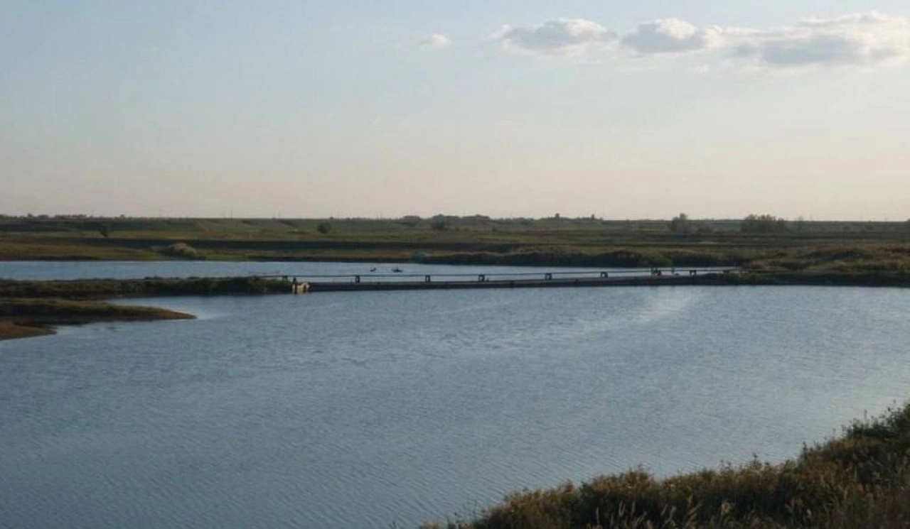 В двух районах Левобережья продолжается закачка воды