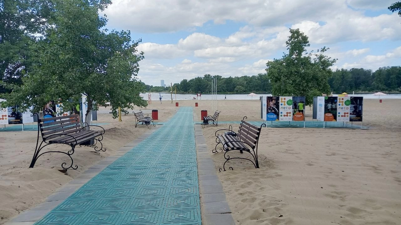 На городском пляже в Энгельсе проверили дно и установят навес-перголу