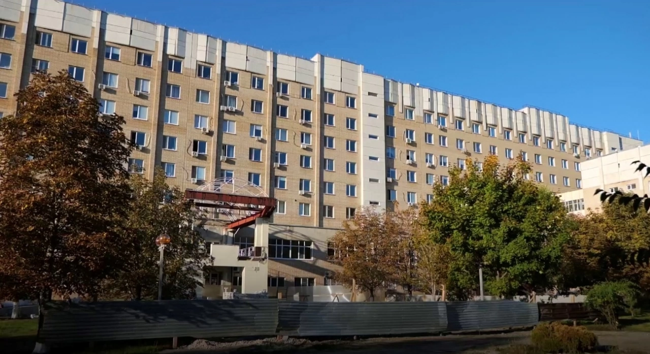 В Саратове и области благоустроят территории медучреждений
