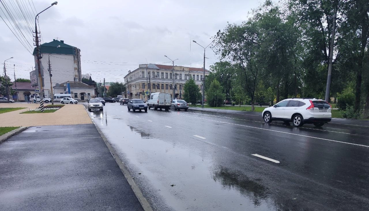 В Энгельсе отремонтировали дорогу на Коммунистической по нацпроекту