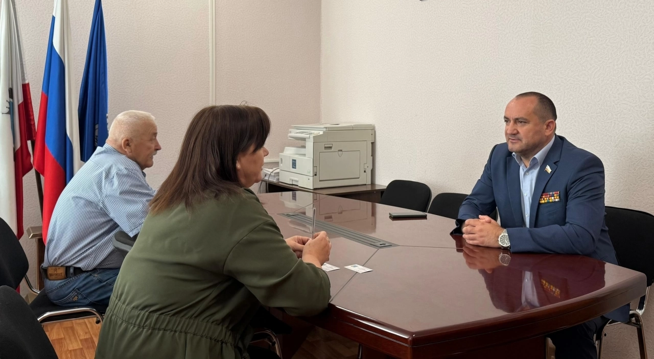 Калинин провел рабочую встречу в администрации Духовницкого района