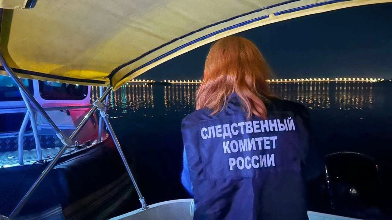 ЧП у моста Саратов-Энгельс: 2 судна столкнулись в темноте