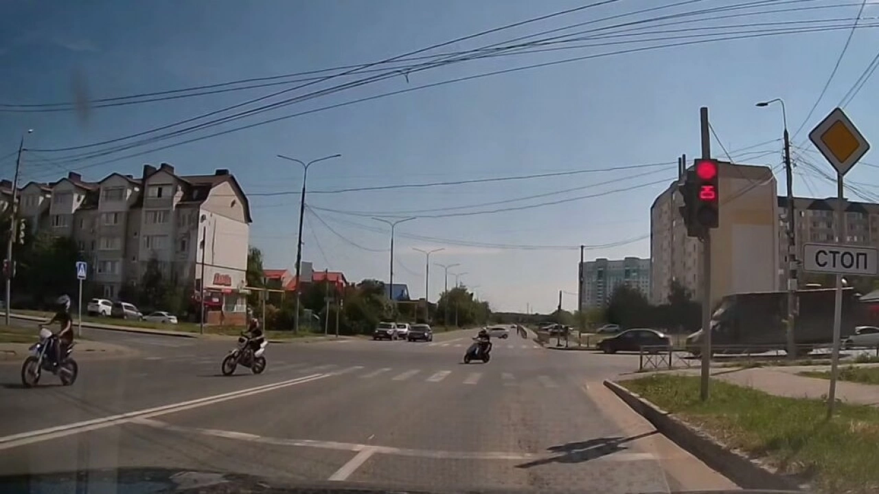 В Юбилейном саратовцы засняли покатушки «запасных» детей на питбайках