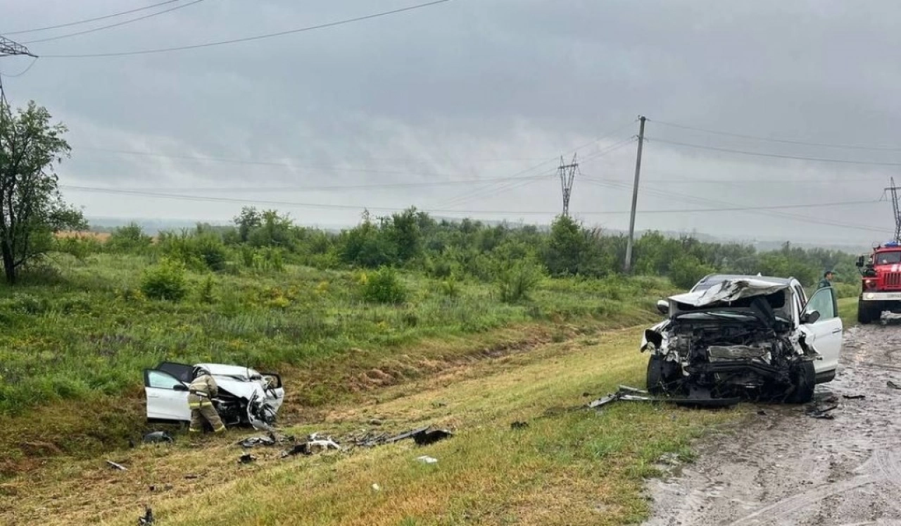 5 детей пострадали в ДТП двух иномарок под Саратовом