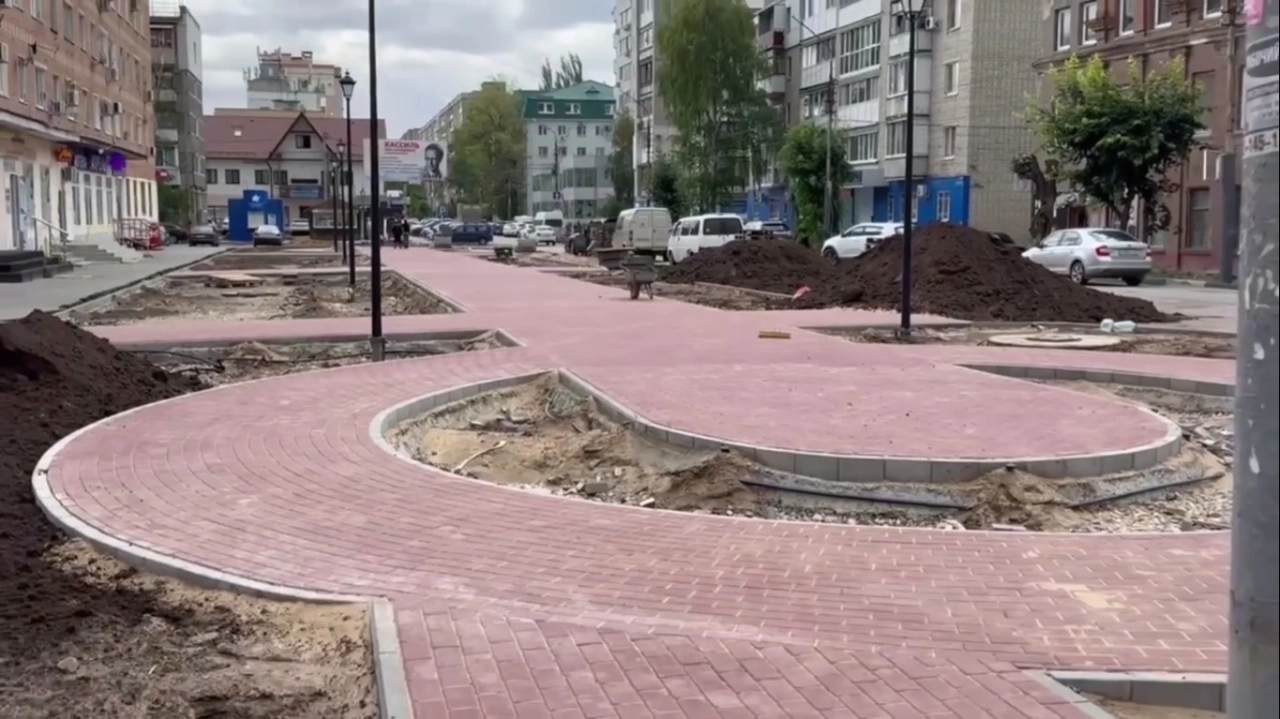 В Энгельсе в июле откроют сквер с плиткой и фонарями по федеральному проекту