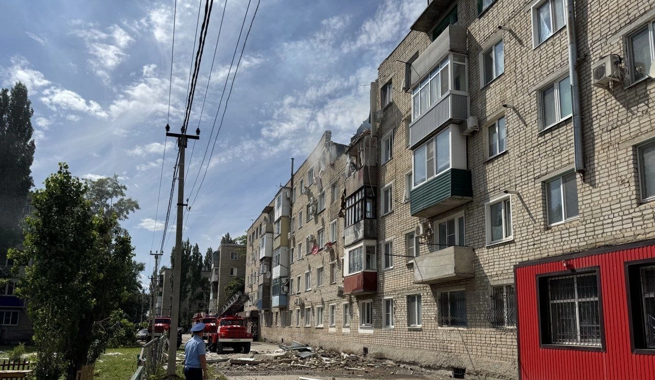 В Ершове взрыв бытового газа разрушил 3 квартиры в пятиэтажке