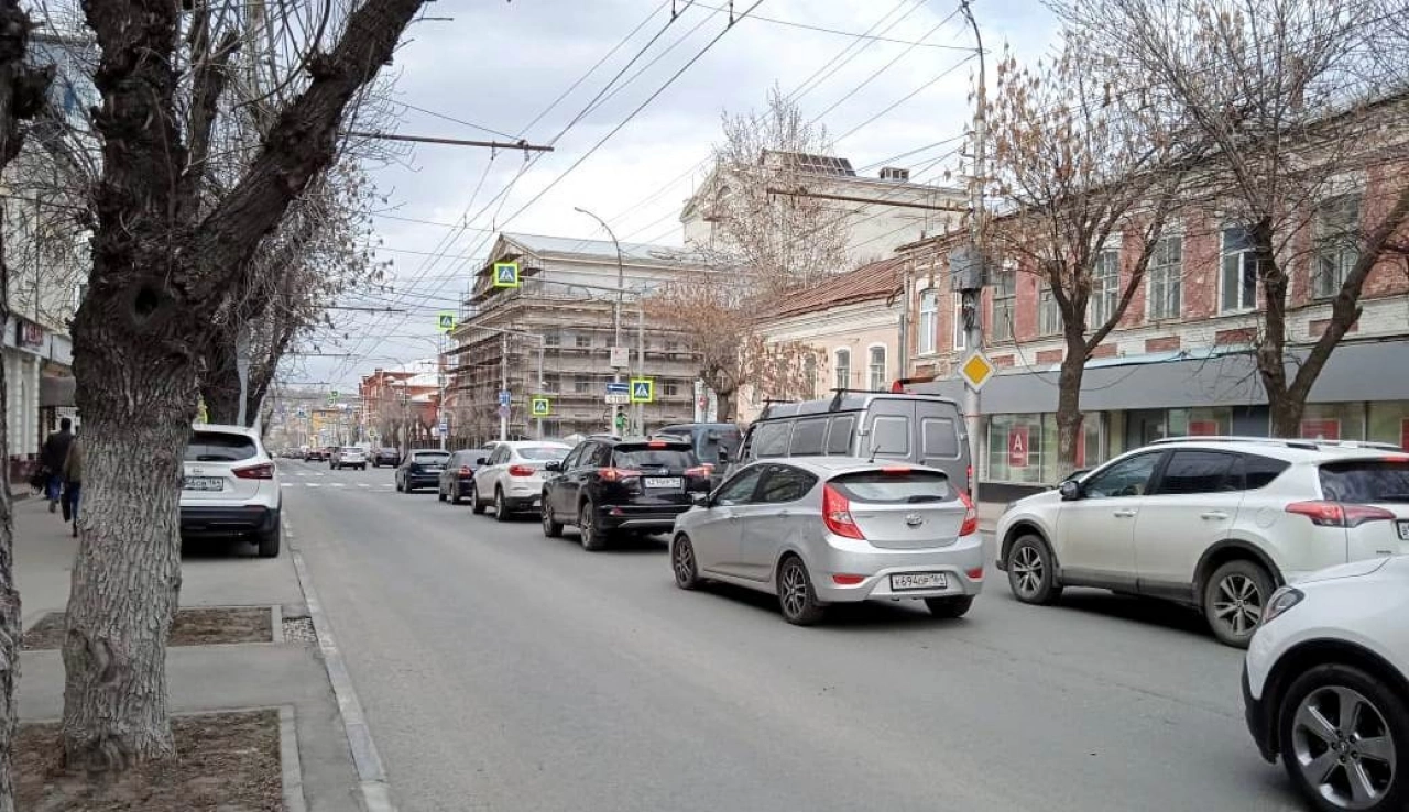 Минтранс объяснил цены на услуги такси в Саратовской области
