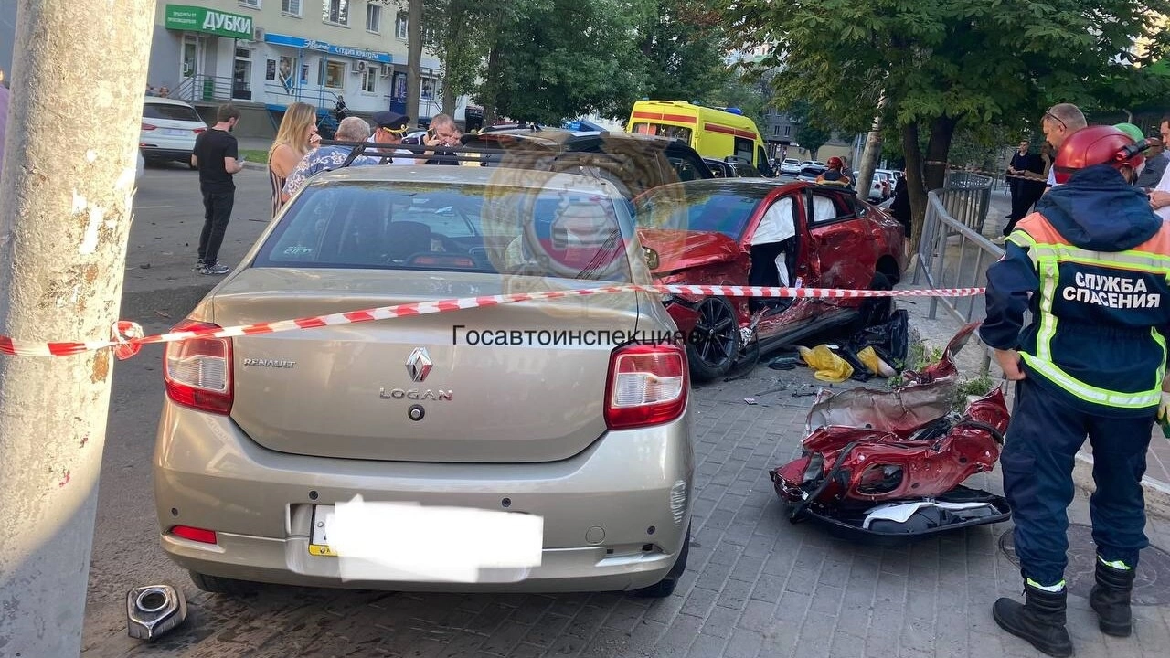 В массовом ДТП из 5 машин на Вольской погибла юная саратовчанка