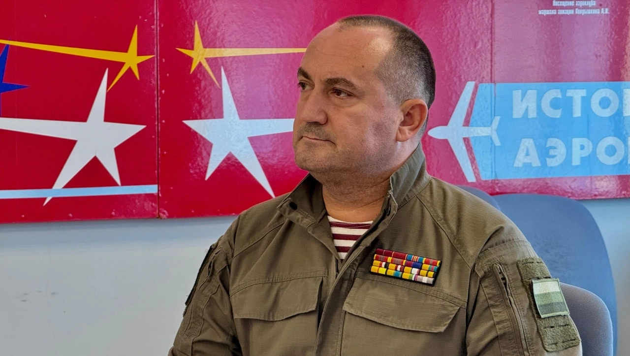 Калинин провел заседание думского комитета в авиаклубе поселка Дубки