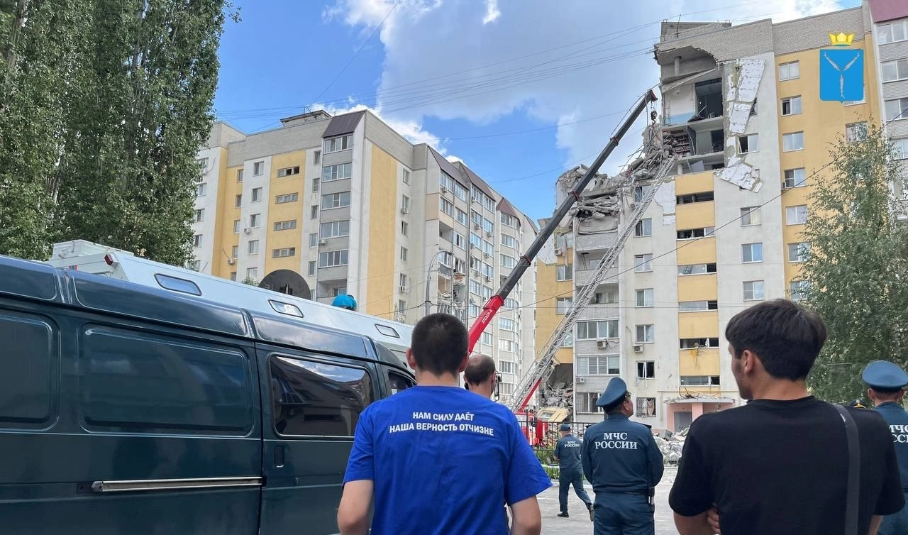 В Саратовской области ввели режим ЧС из-за взрыва в жилом доме